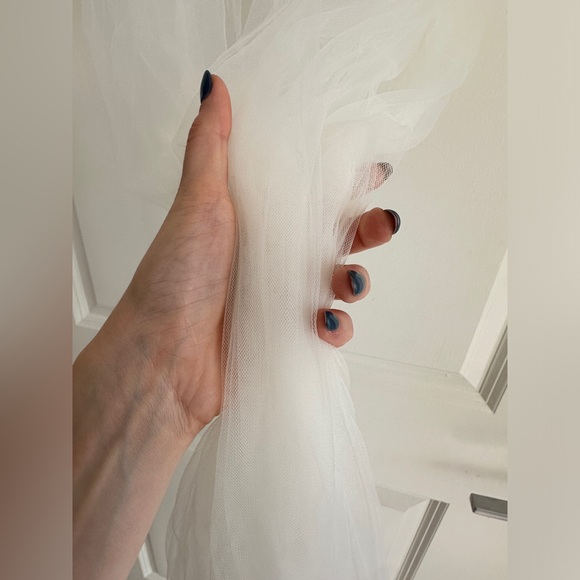 Sheer Soft 6ft Wedding Veil in Light Ivory — Bonus New Garter Included - Picture 6 of 10